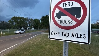 No trucks over two axles sign in Hillsborough County, Florida